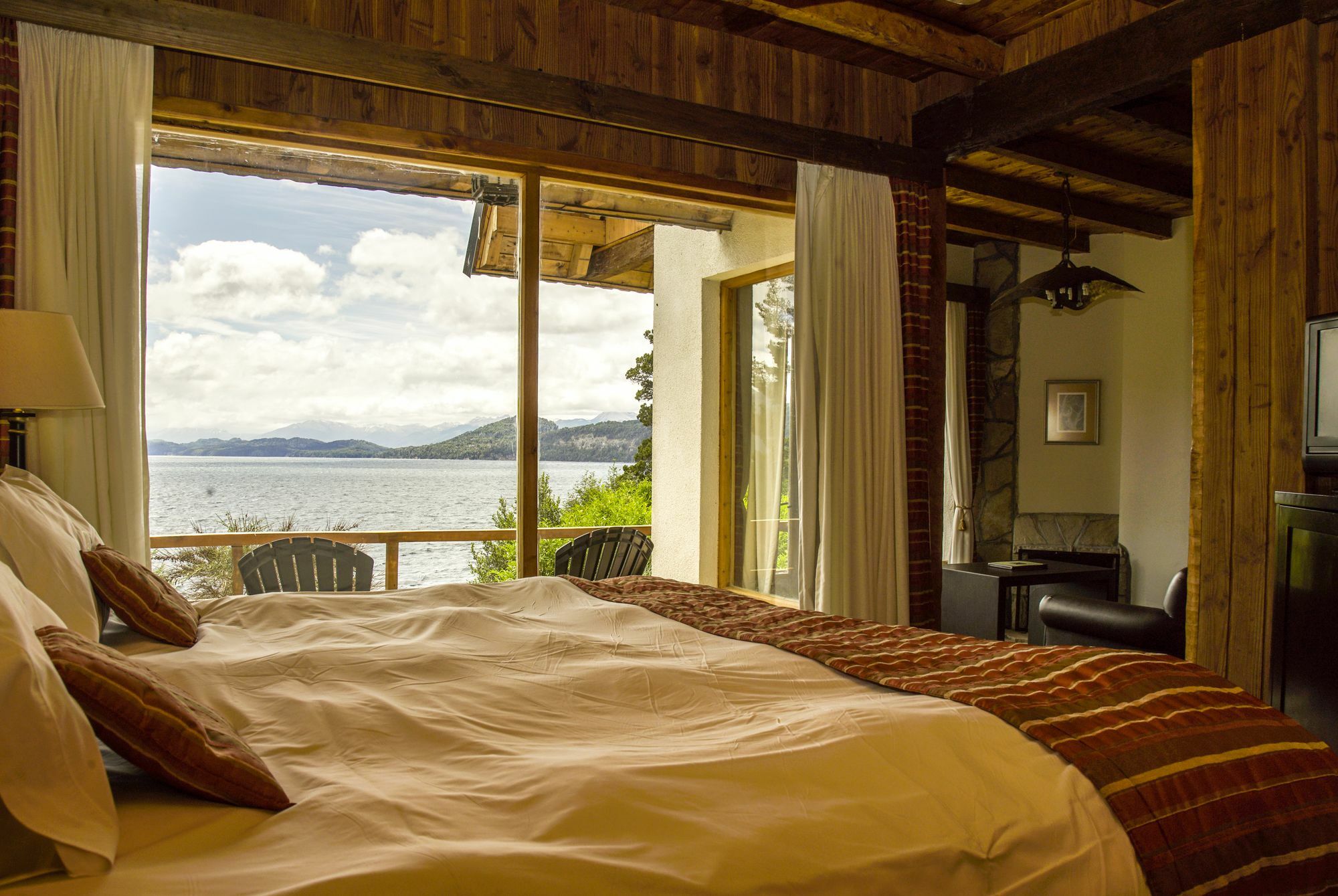 La Sirenuse Lake Hotel