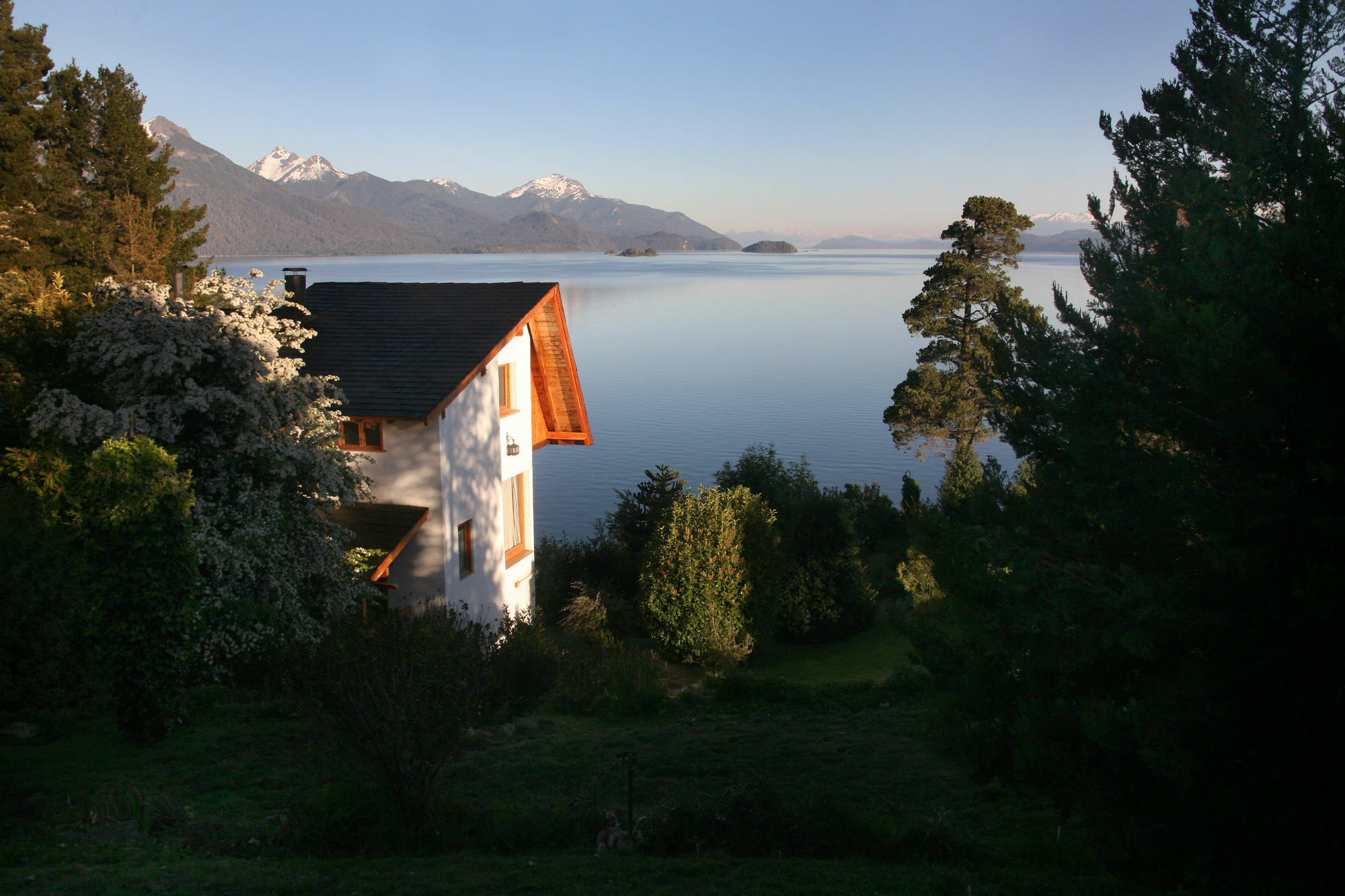 La Sirenuse Lake Hotel